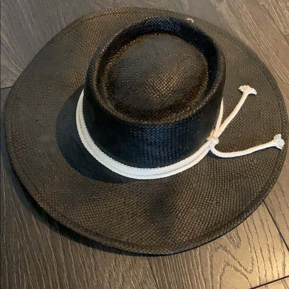 Black straw hat - Picture 2 of 4